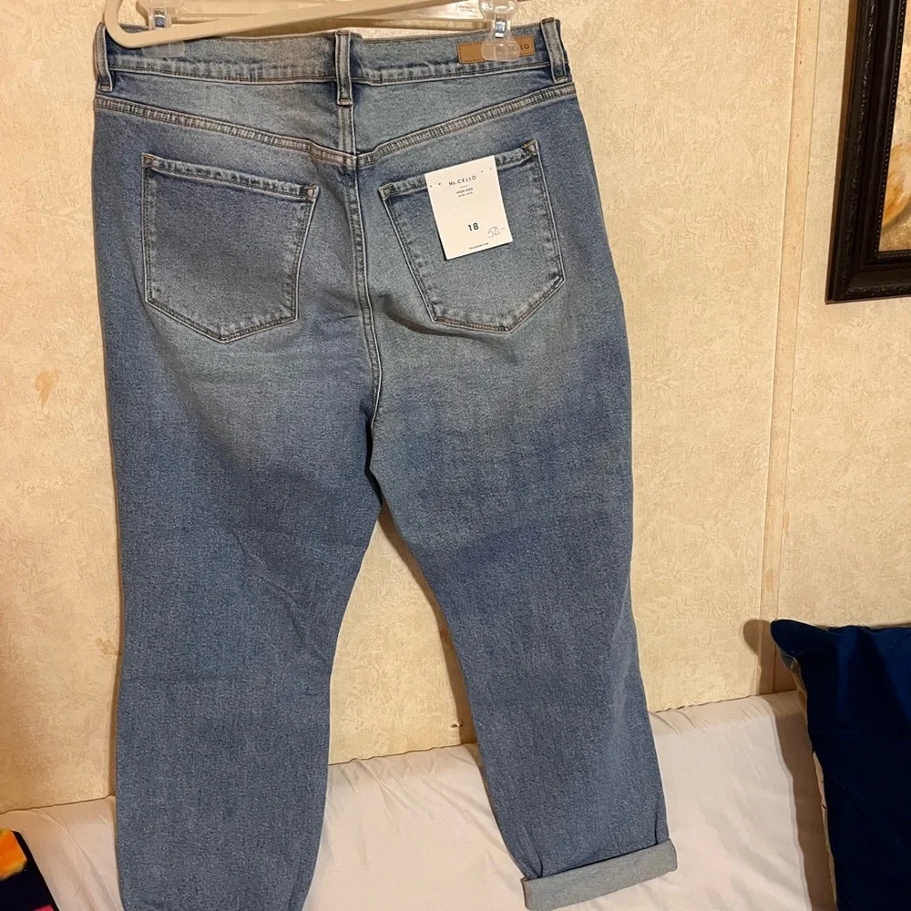 Ms. CELLO High Rise Mom Jeans - Picture 4 of 5